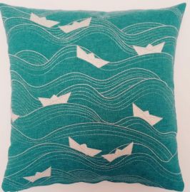 Housse de coussin brodée 43x43cm turquoise barques